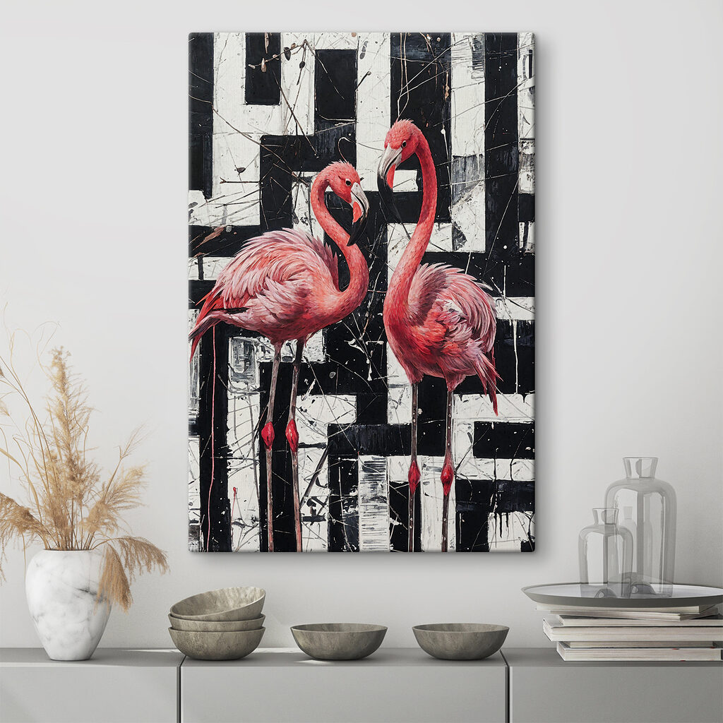 Een schilderij van flamingo's op een zwart-witte achtergrond in een interieur