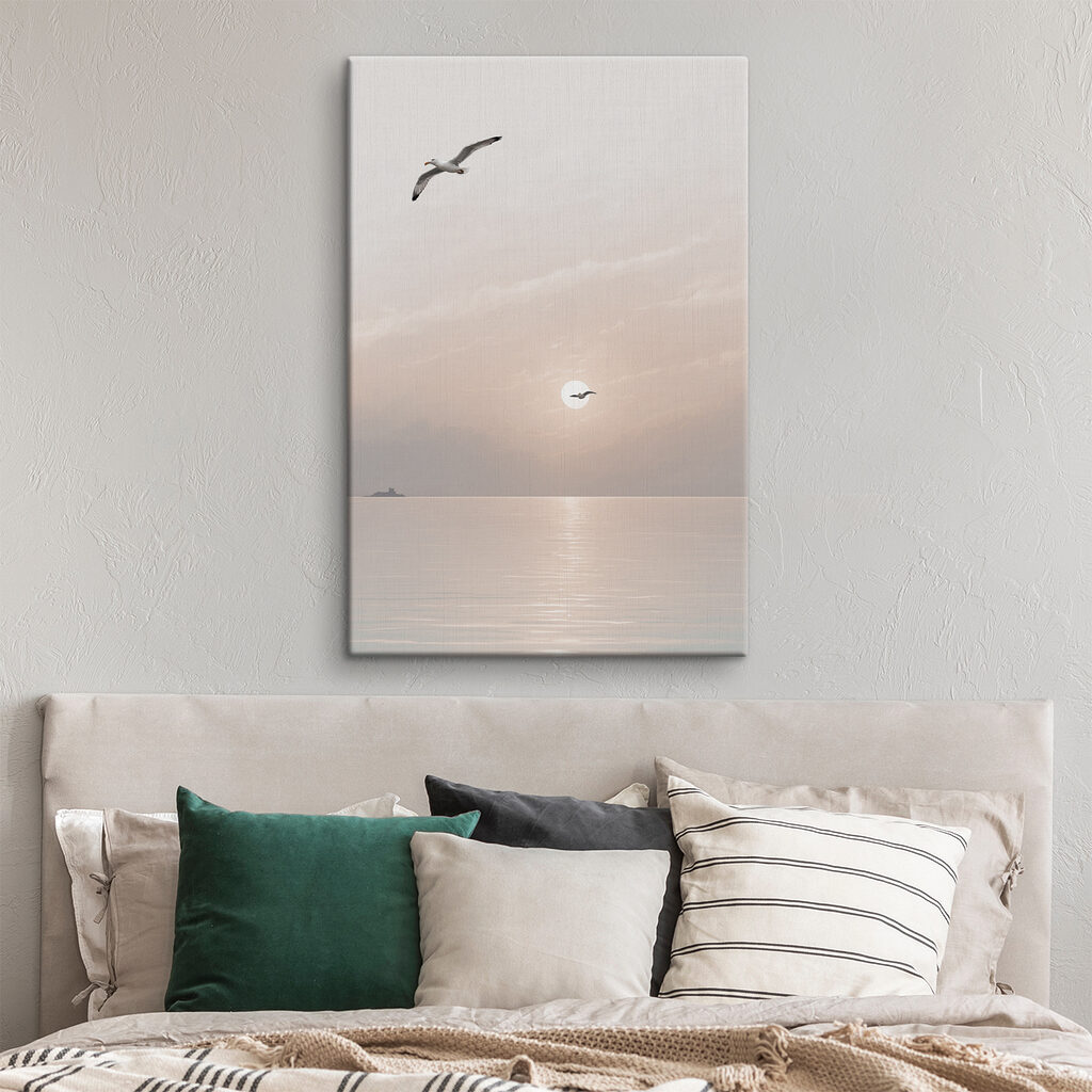 Meeuwen boven zacht avondwater in een interieur