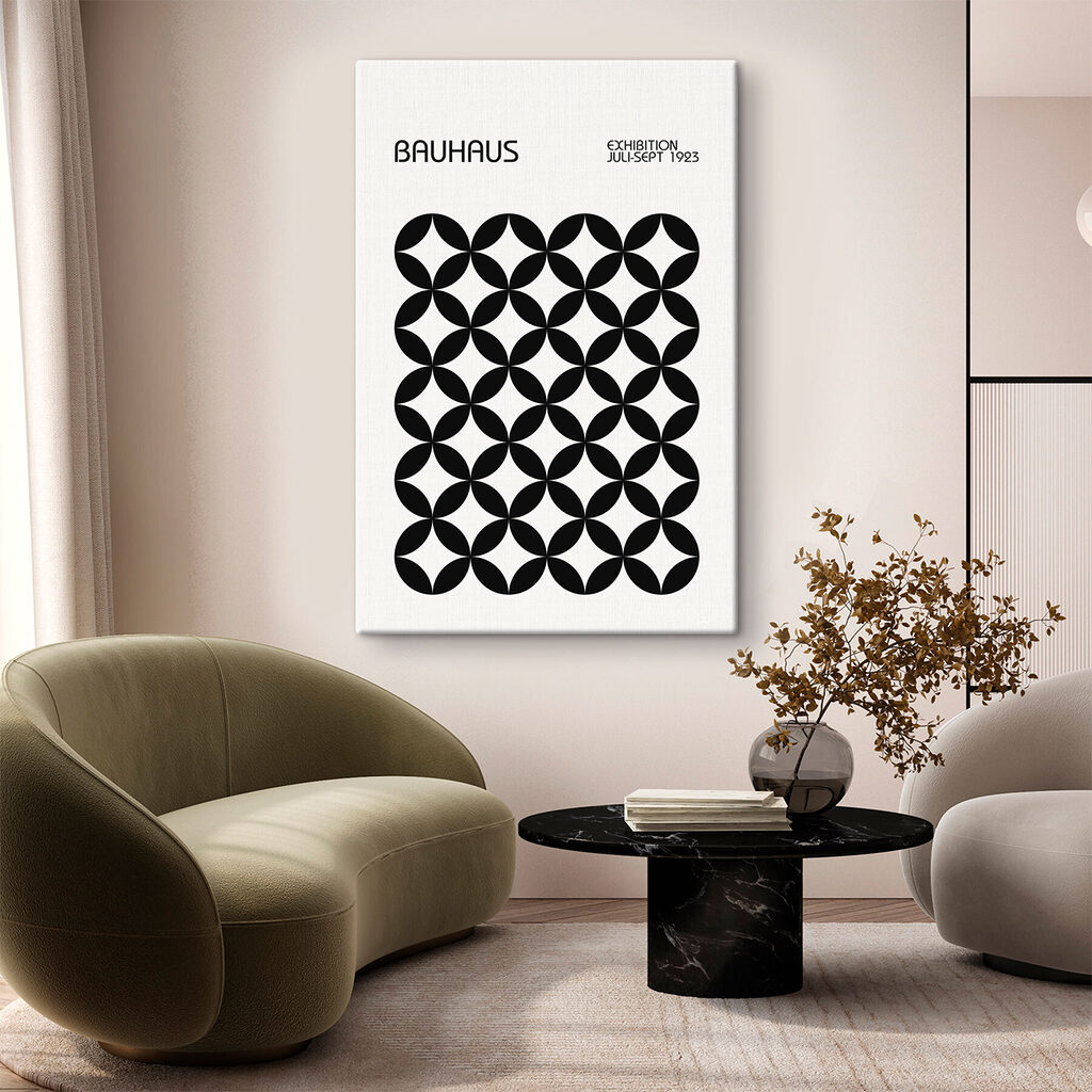 Bauhaus in zwarte bloempatronen — interieur 1