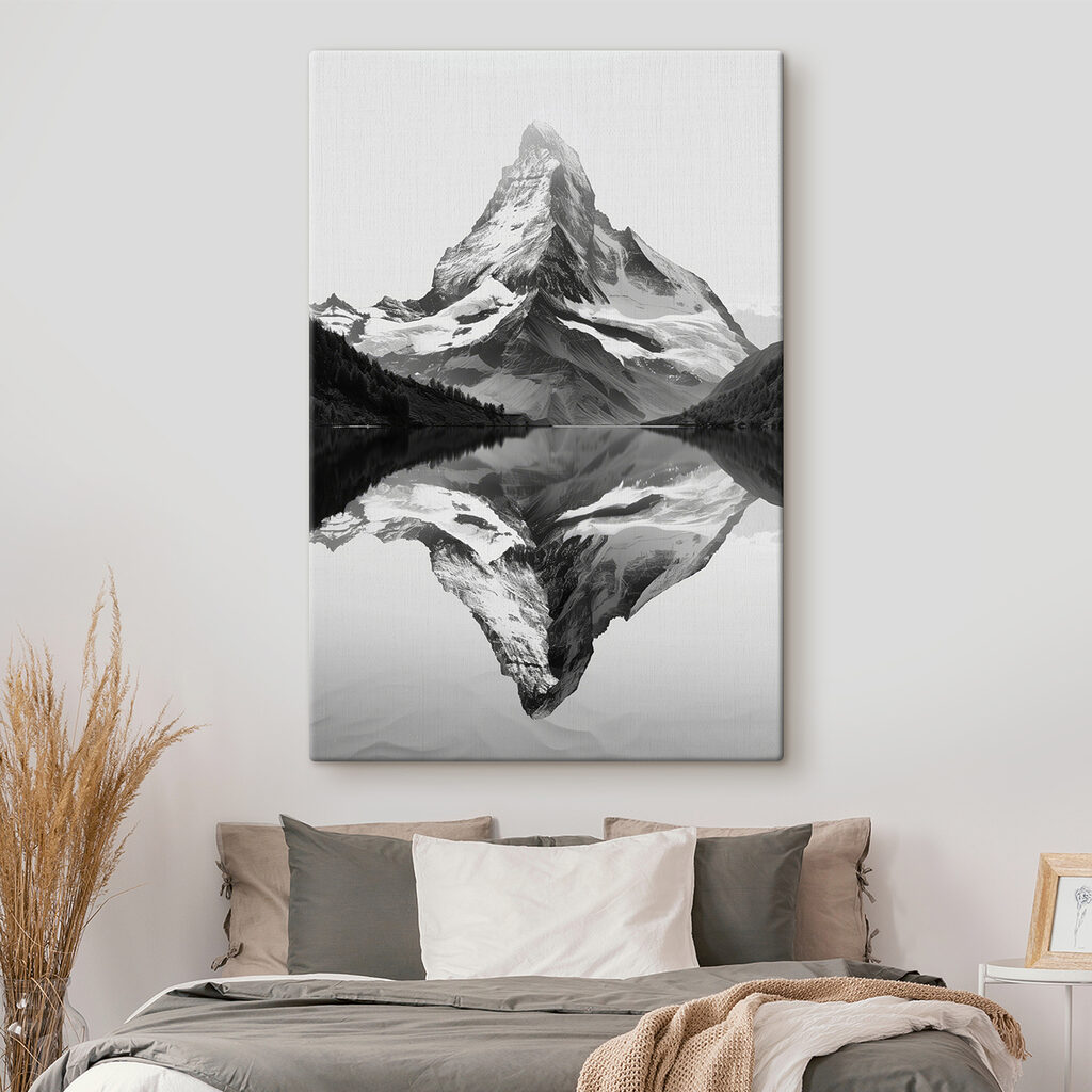 Berg weerspiegeld in zwart-wit — interieur 1