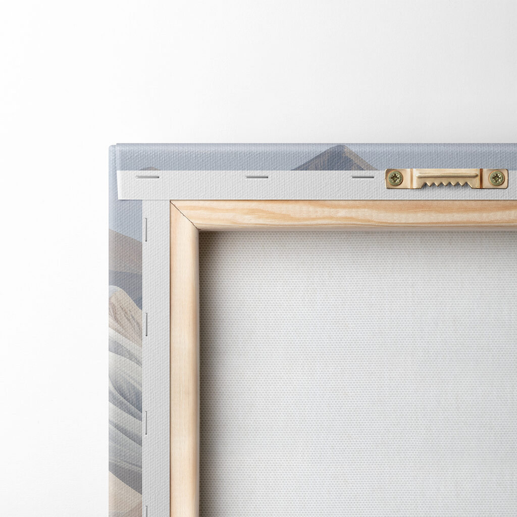 Bergen in roomwitte plooien — achterkant