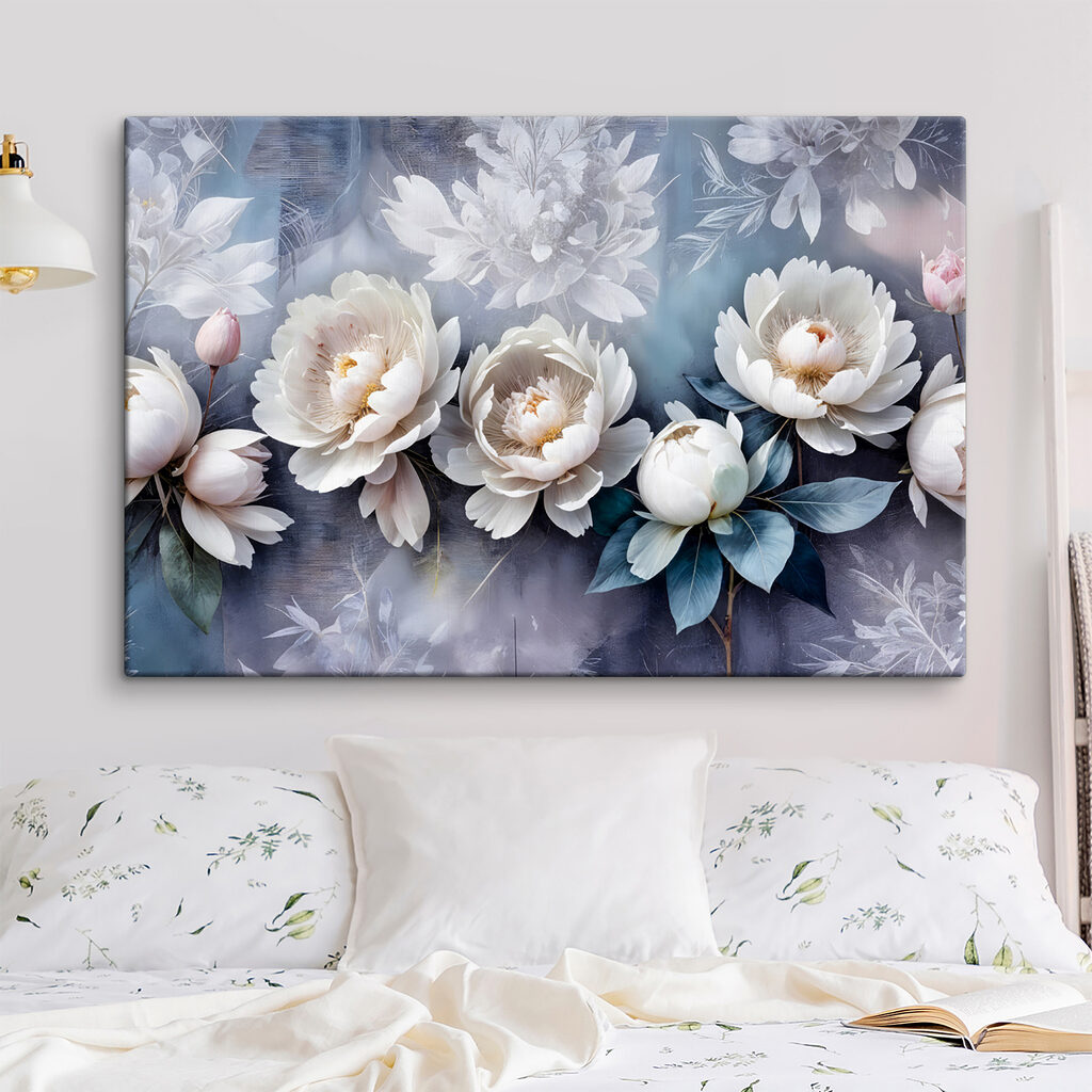 Witte pioenrozen op grijsblauw — interieur 1