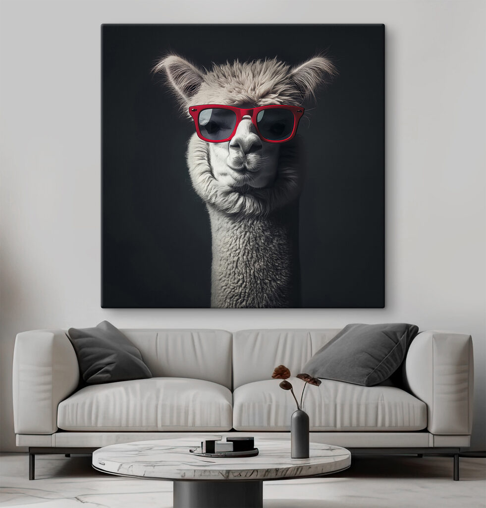 Lama met rode zonnebril in een interieur