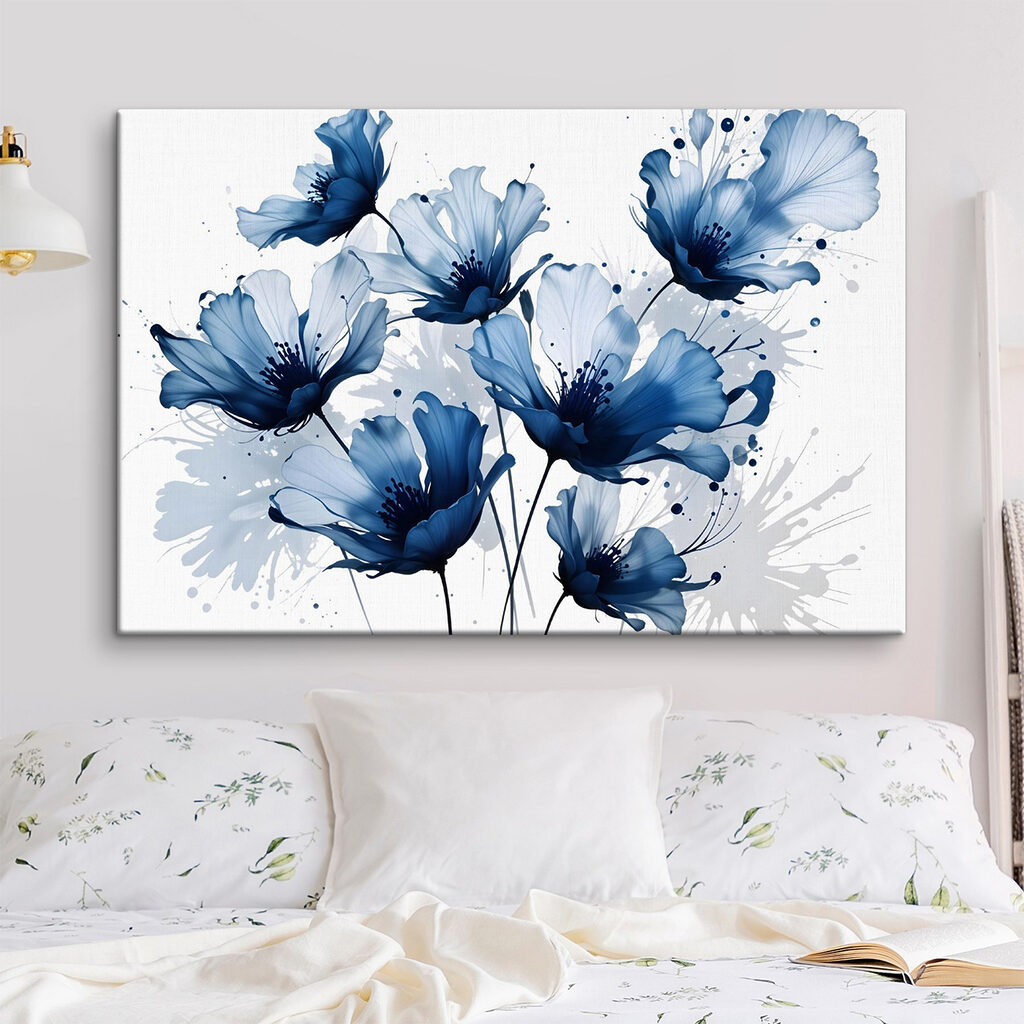 Blauwe bloemen in inktspatten — interieur 1