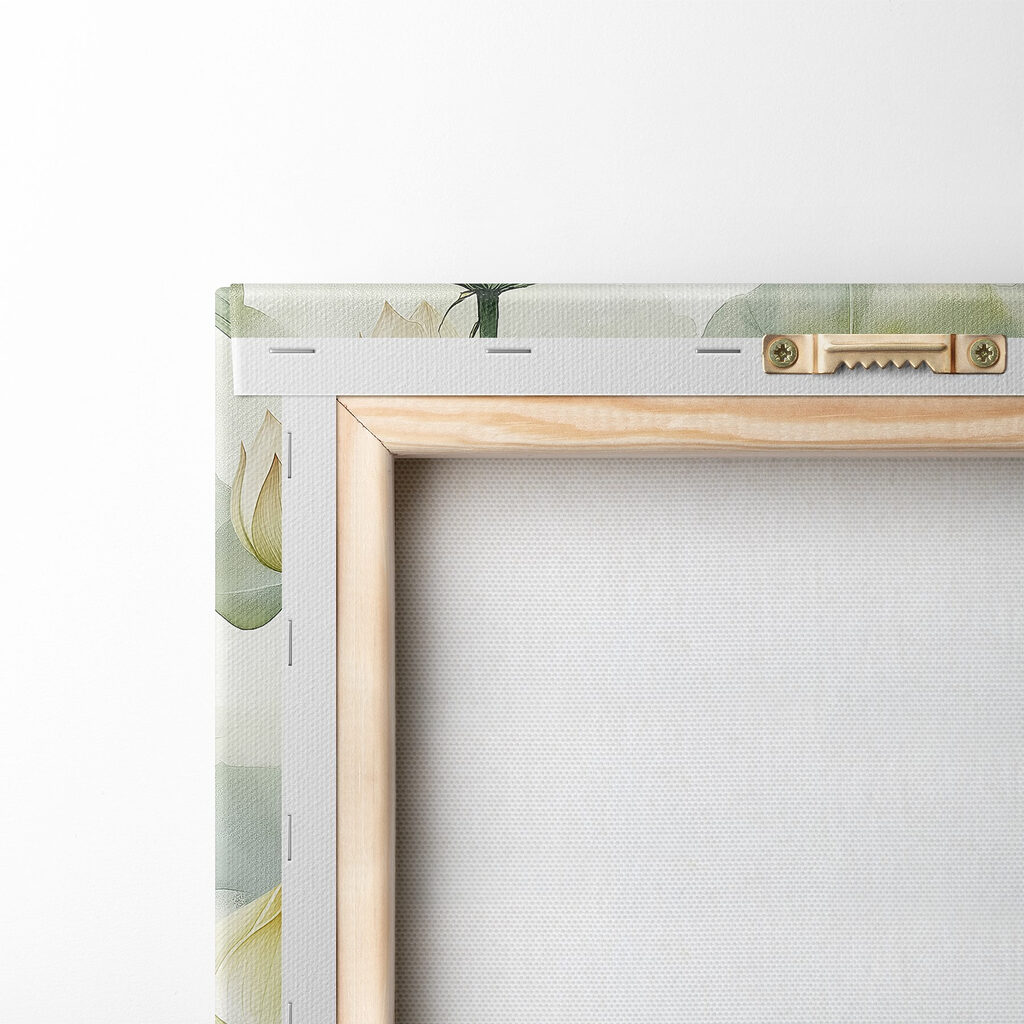 Witte lotus tussen bladkringen — achterkant