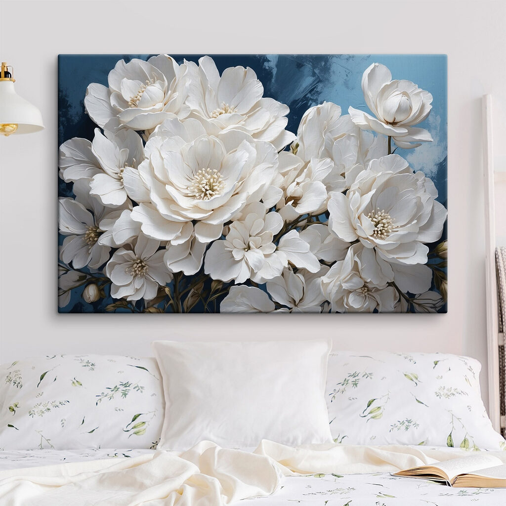 Witte bloementros op nachtblauw — interieur 2