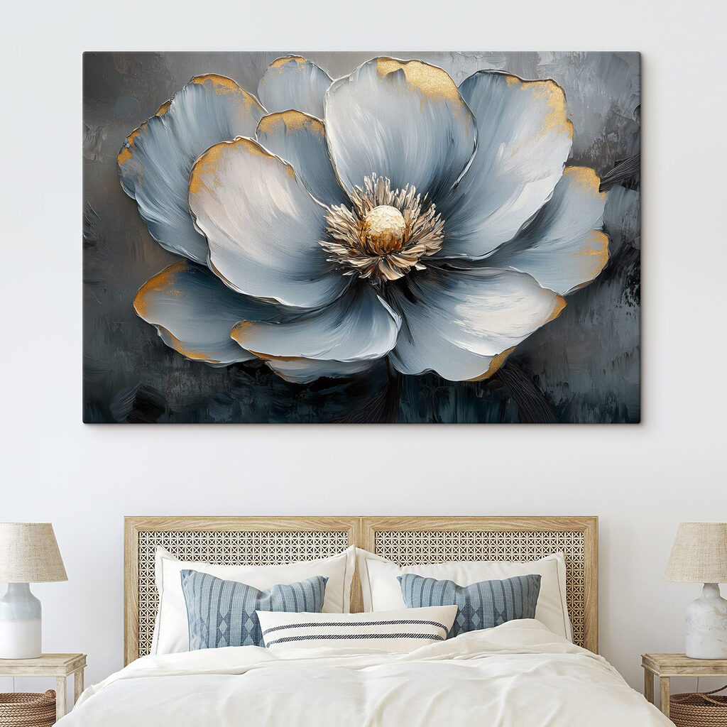 Koelblauwe bloem met goudranden — interieur 2