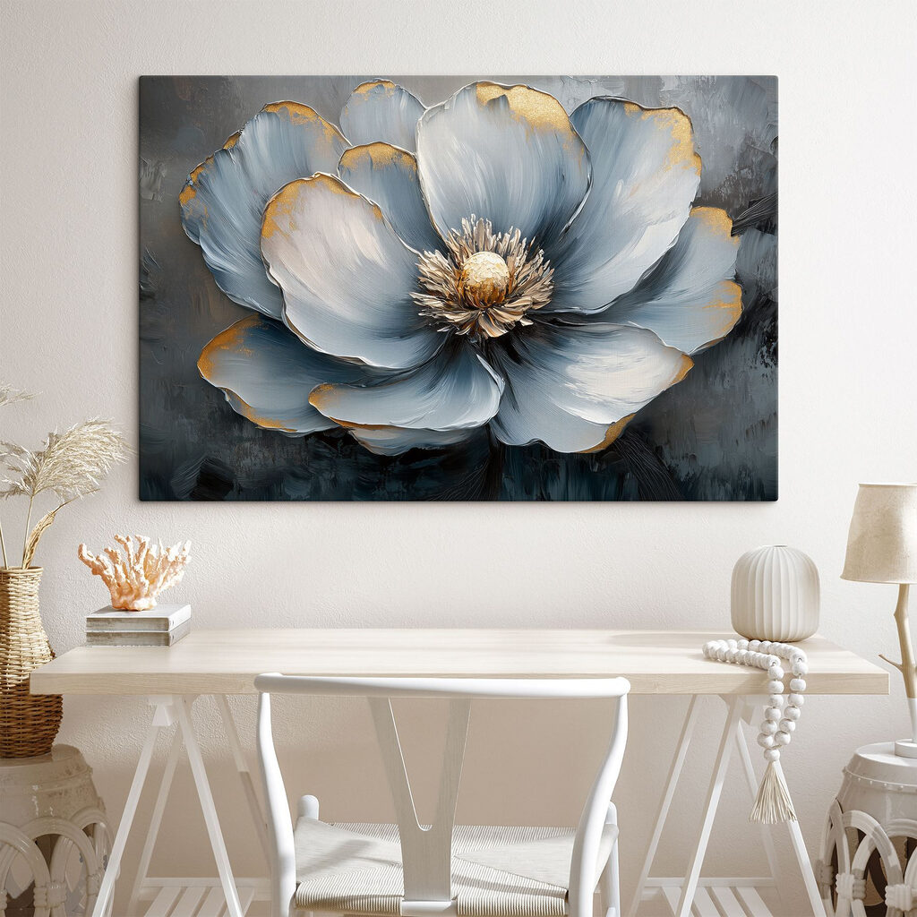 Koelblauwe bloem met goudranden — interieur 1