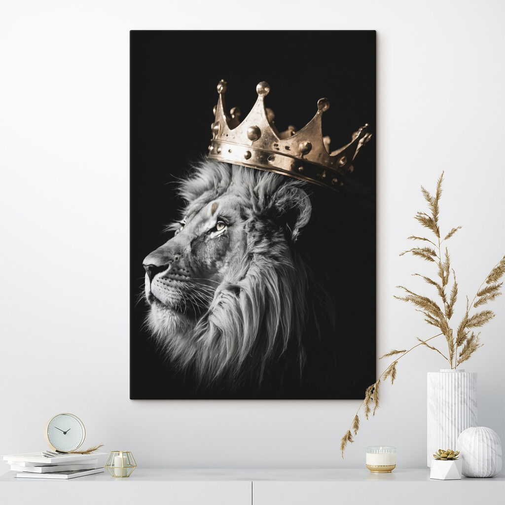 Leeuw met kroon in een interieur