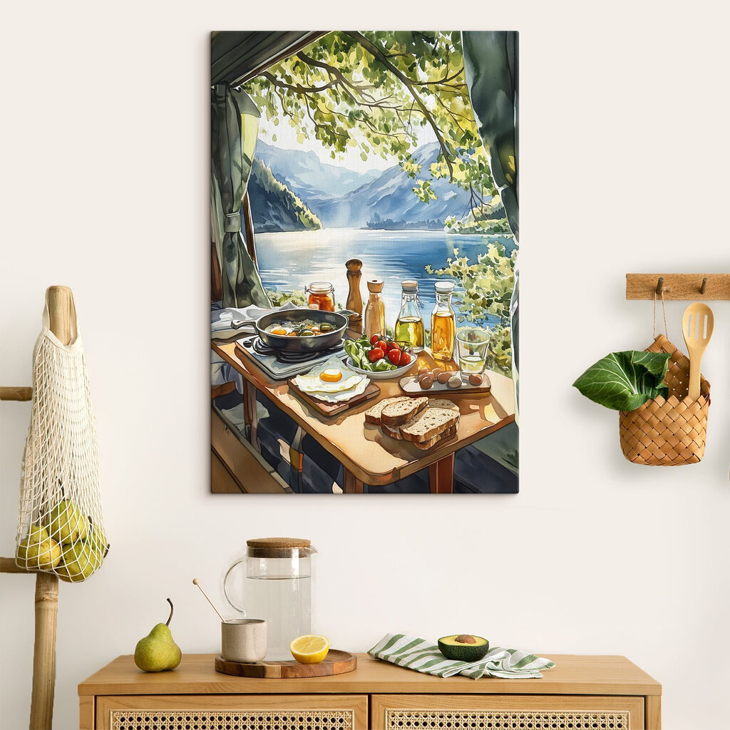 Gedekte tafel aan bergmeer — interieur 1