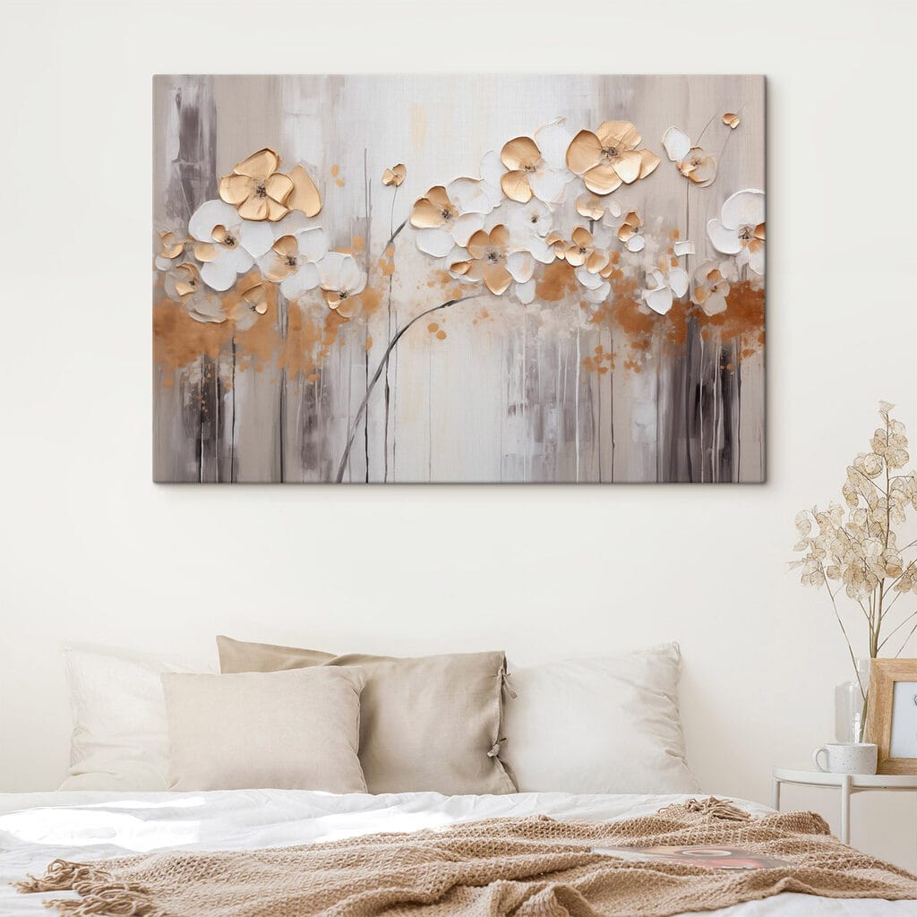 Elegant bloemmotief in zachte tinten in een interieur
