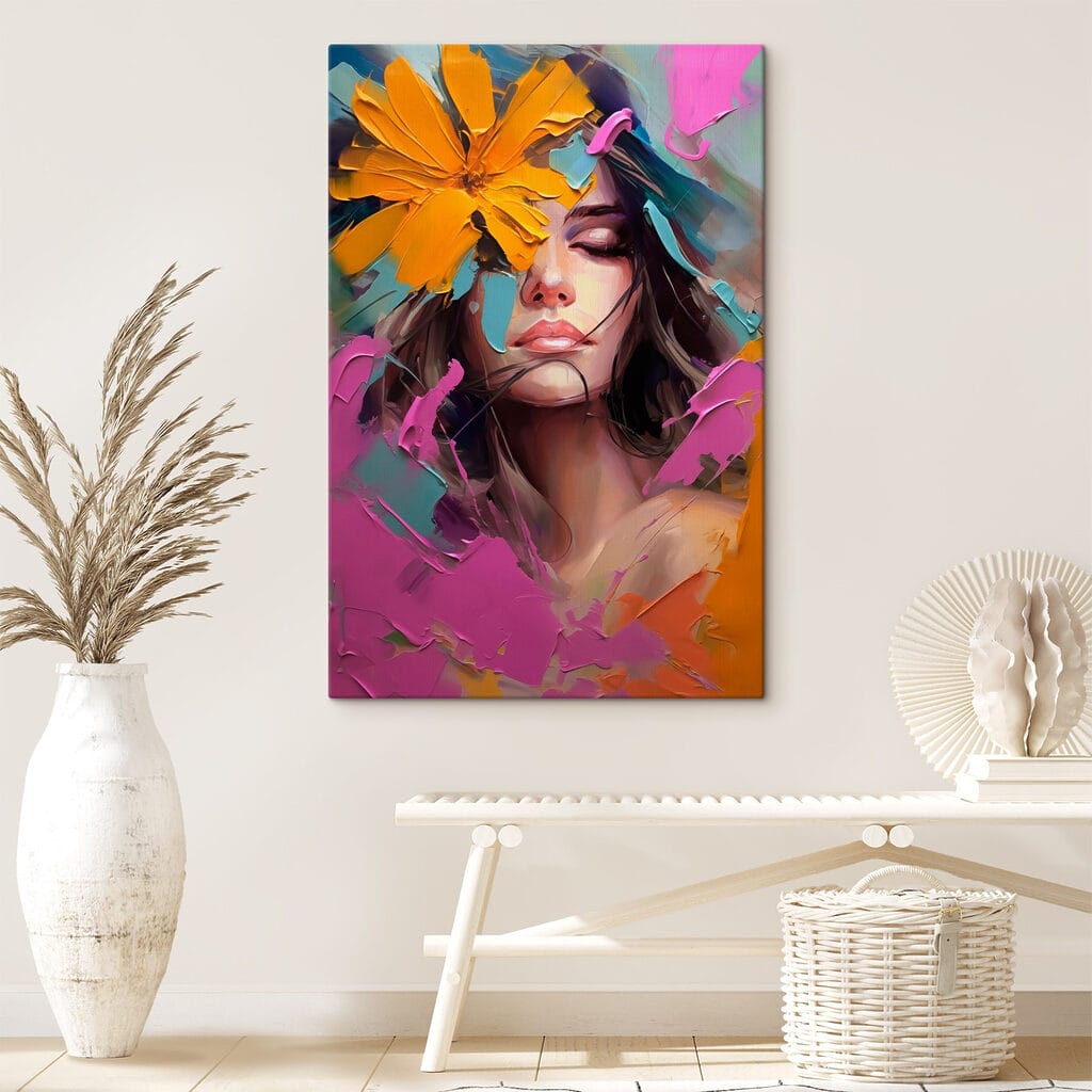 Gezicht tussen felle bloemstreken — interieur 2