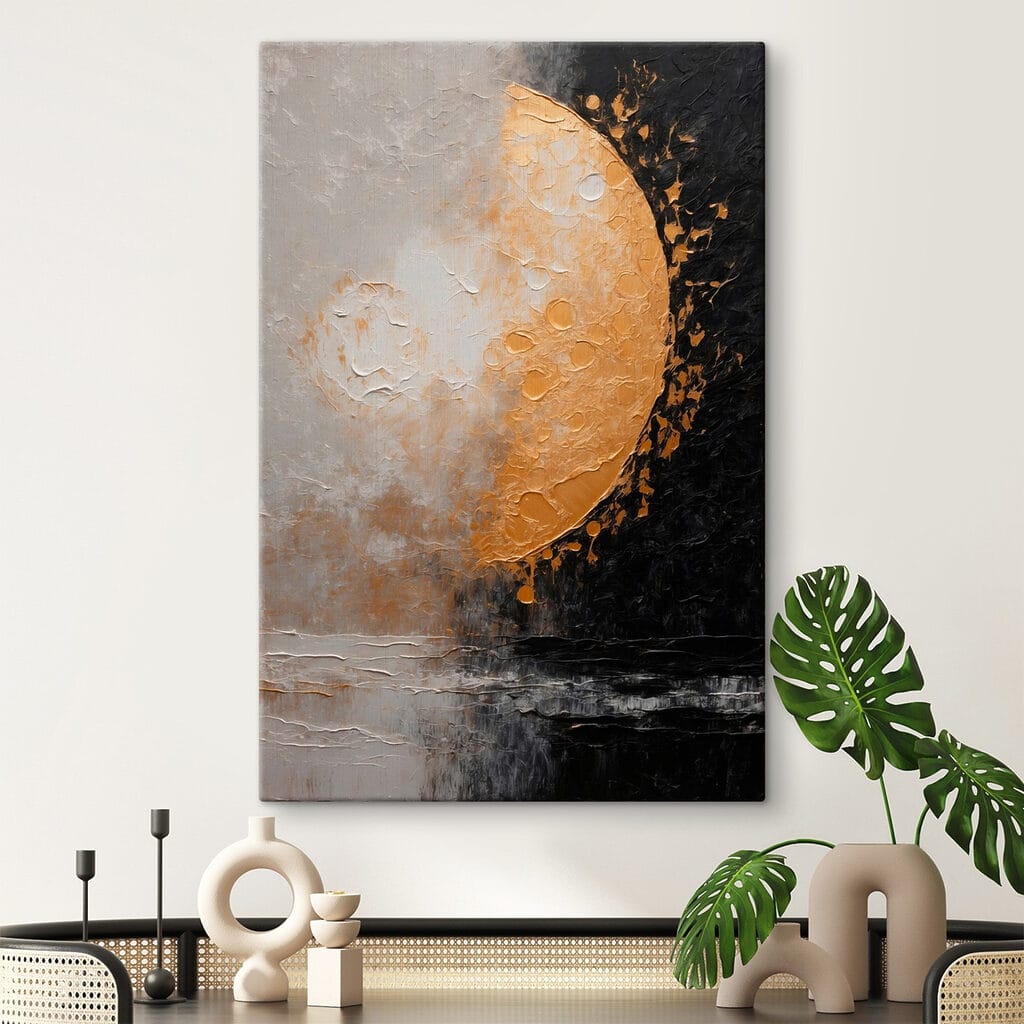 Schilderij van een maan en water — interieur 1