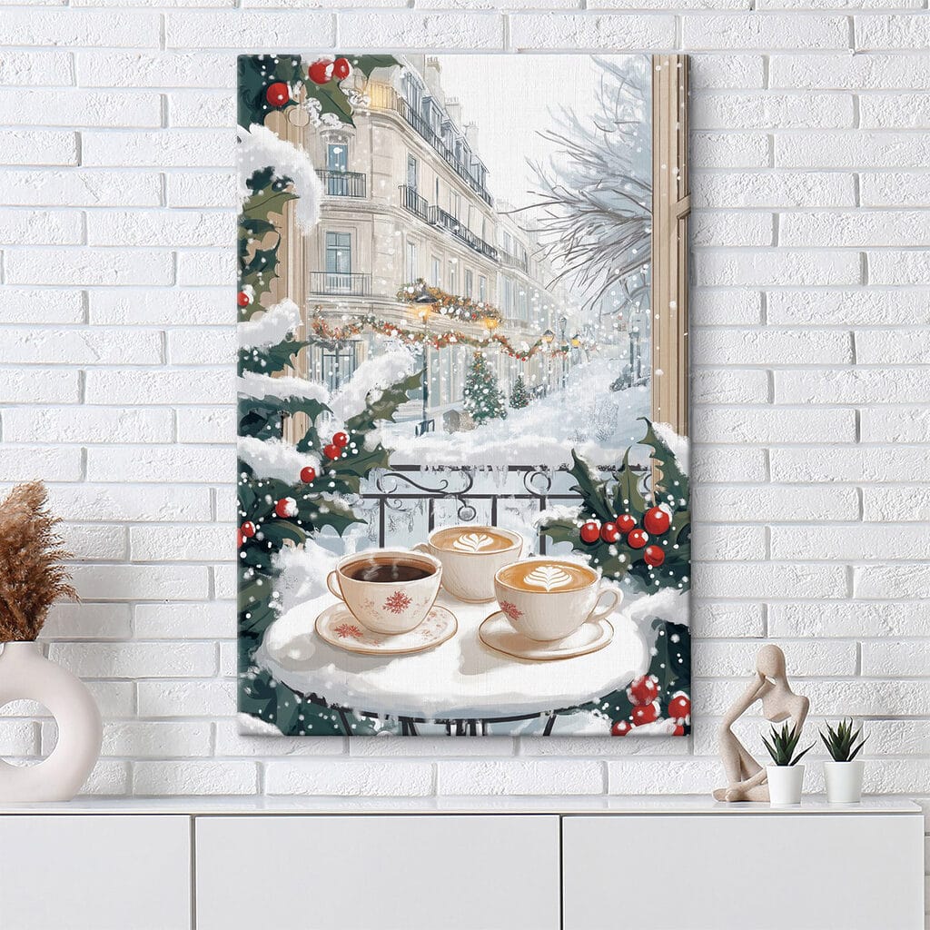 Koffietafel tussen besneeuwde hulsttakken — interieur 1