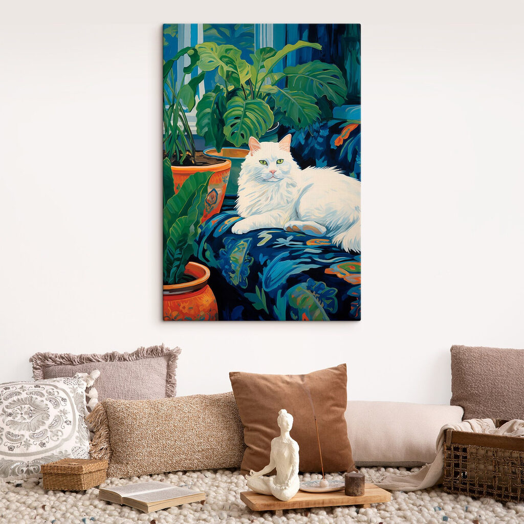Witte kat tussen kamerplanten — interieur 2