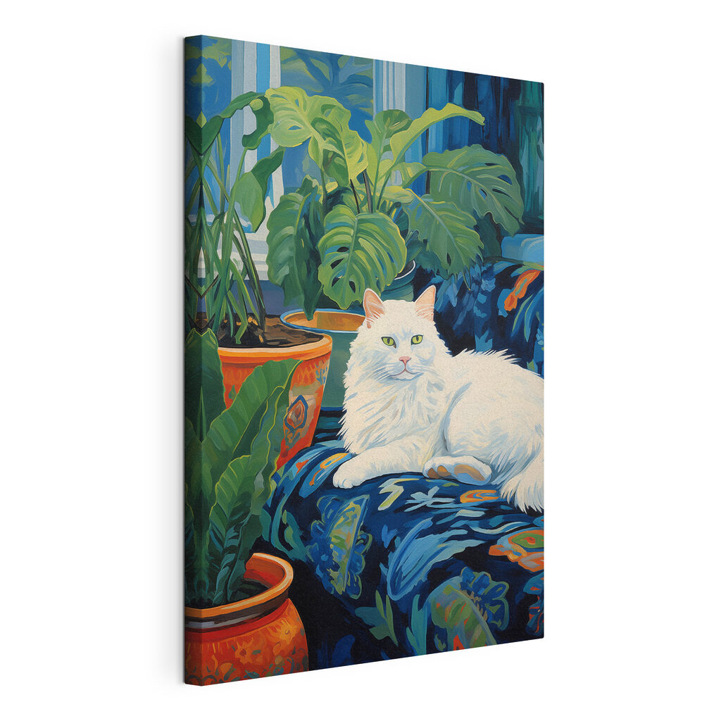 Witte kat tussen kamerplanten — productweergave