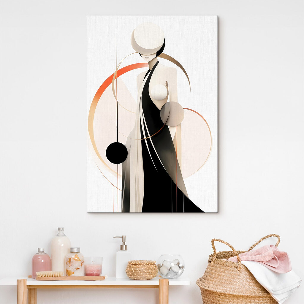 Vrouw in zwarte jurk in een interieur
