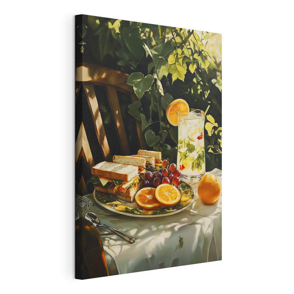 Tuinlunch met koele citrusdrank, gespannen canvas met doorlopende rand