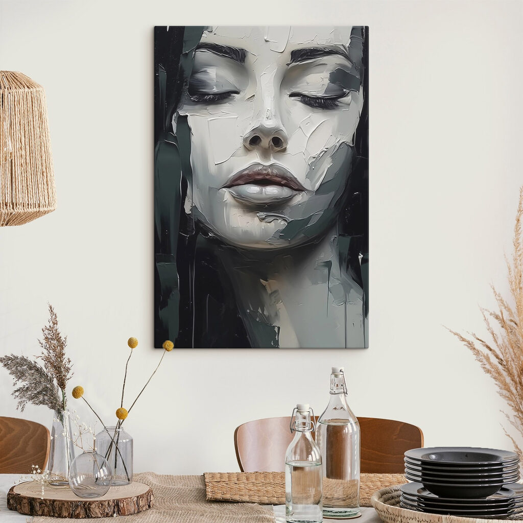 Schilderij van het gezicht van een vrouw in een interieur