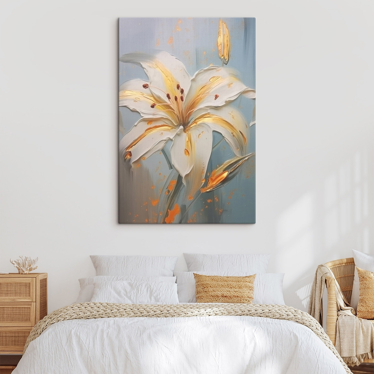 Witte lelie met gele strepen op blauwe achtergrond — interieur 2