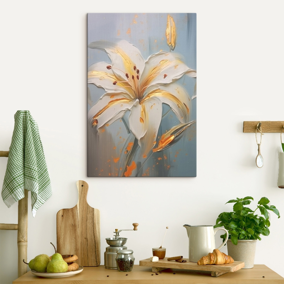 Witte lelie met gele strepen op blauwe achtergrond — interieur 1