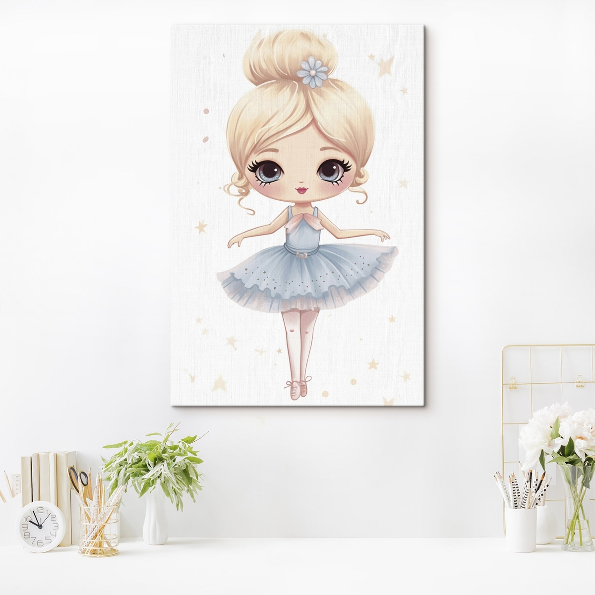 Ballerina pop in een blauwe jurk met strik — interieur 1