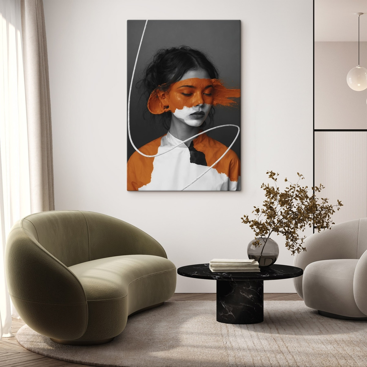 Portret van een meisje met een abstracte oranje afbeelding — interieur 1