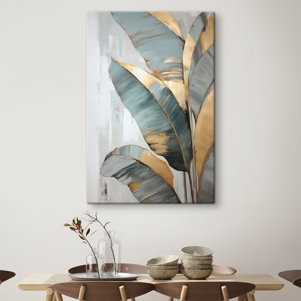 Een set gedempte blauwe, grijze en gele bananenbladeren met zichtbare penseelstreken, op een witte abstracte achtergrond — interieur 1
