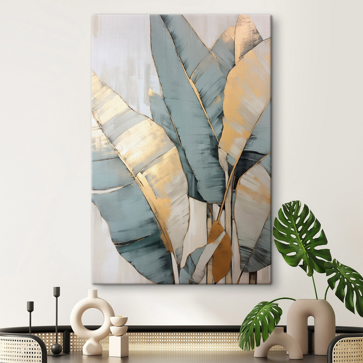 Gedempte blauwe, grijze en gele bananenbladeren met zichtbare penseelstreken, op een witte abstracte achtergrond — interieur 2