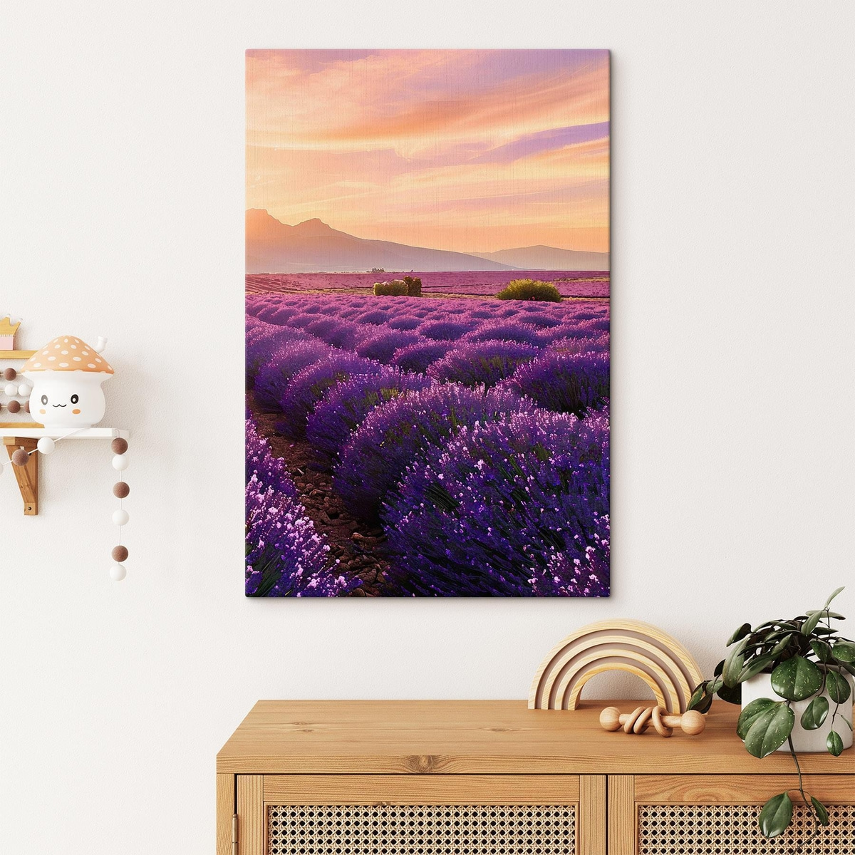 Lavendel tegen de achtergrond van een zonsondergang in de bergen — interieur 2