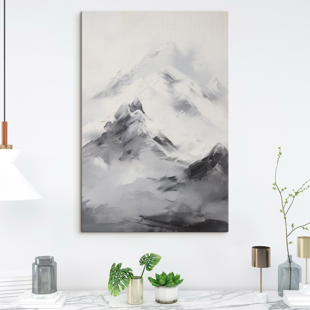 Besneeuwde bergtoppen met grijze schaduwen, grijze lucht, penseelstreken, gestructureerd, minimalistisch — interieur 2