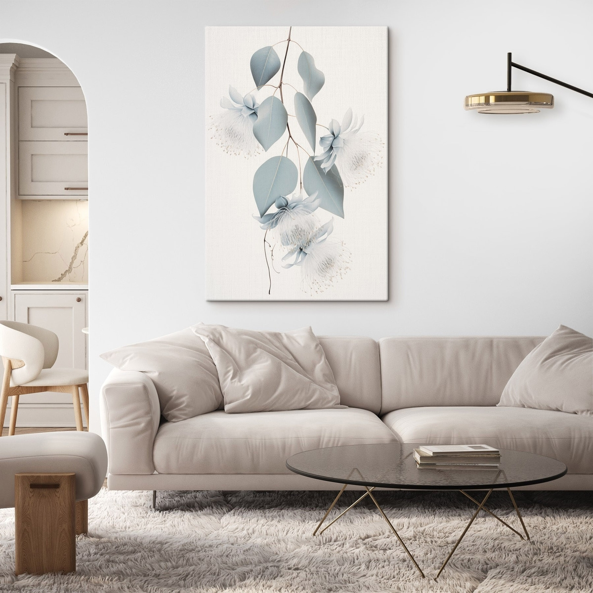 Eucalyptustak met blauwe bladeren en witte bloemen, lichte achtergrond — interieur 1