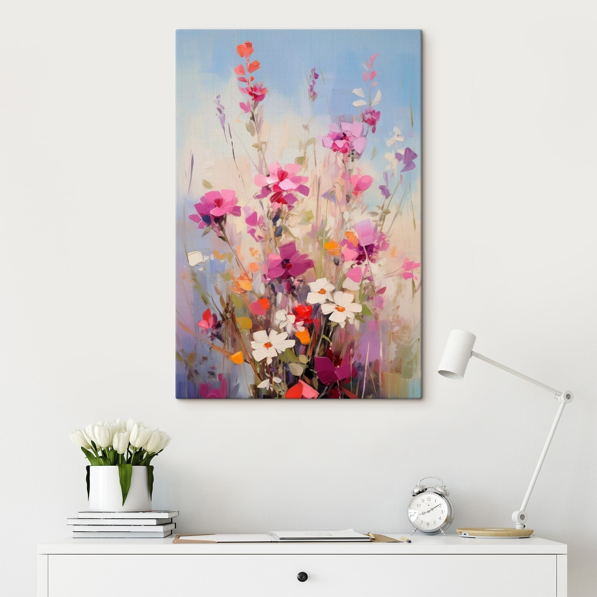 Levendige roze, witte en groene bloemen tegen een zachte, pastelkleurige achtergrond — interieur 2