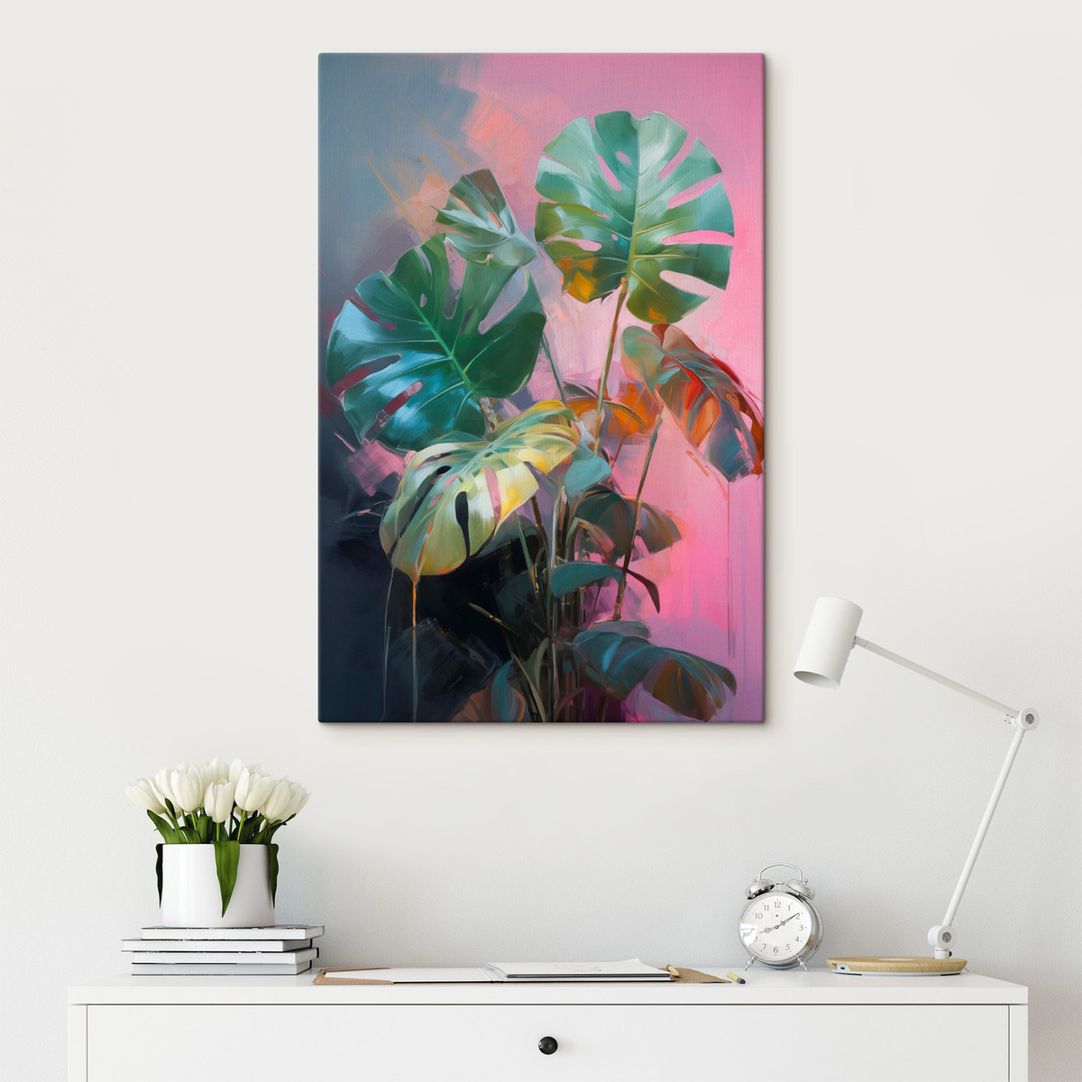 Abstracte monstera-plant met levendig groene bladeren, tegen een achtergrond van zachte roze en paarse tinten — interieur 2