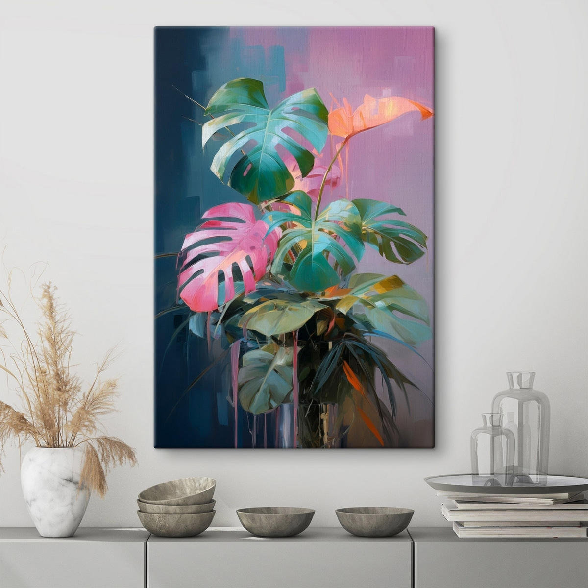 Abstracte monstera-plant met roze en groene bladeren, levendige kleuren, tegen een wazige achtergrond — interieur 2