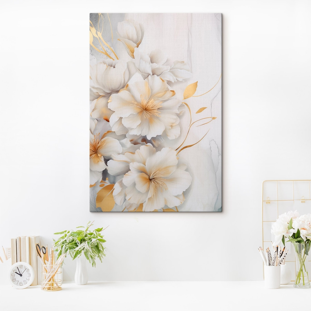 Witte bloemen met gele details, bloemblaadjes met subtiele schaduwen, lichte achtergrond met subtiel marmereffect — interieur 2