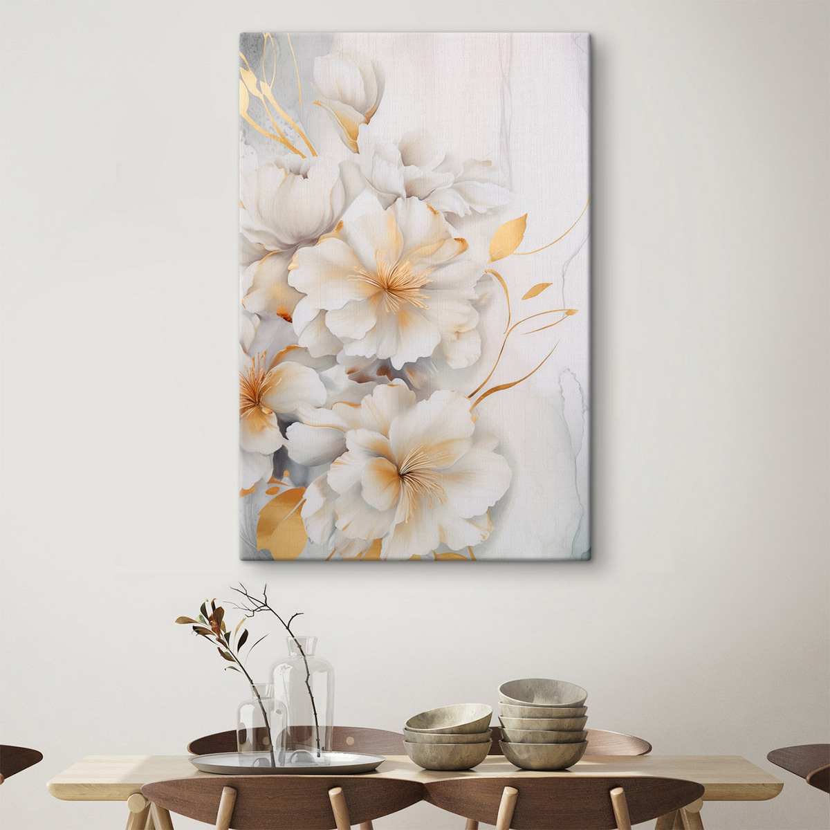Witte bloemen met gele details, bloemblaadjes met subtiele schaduwen, lichte achtergrond met subtiel marmereffect — interieur 1