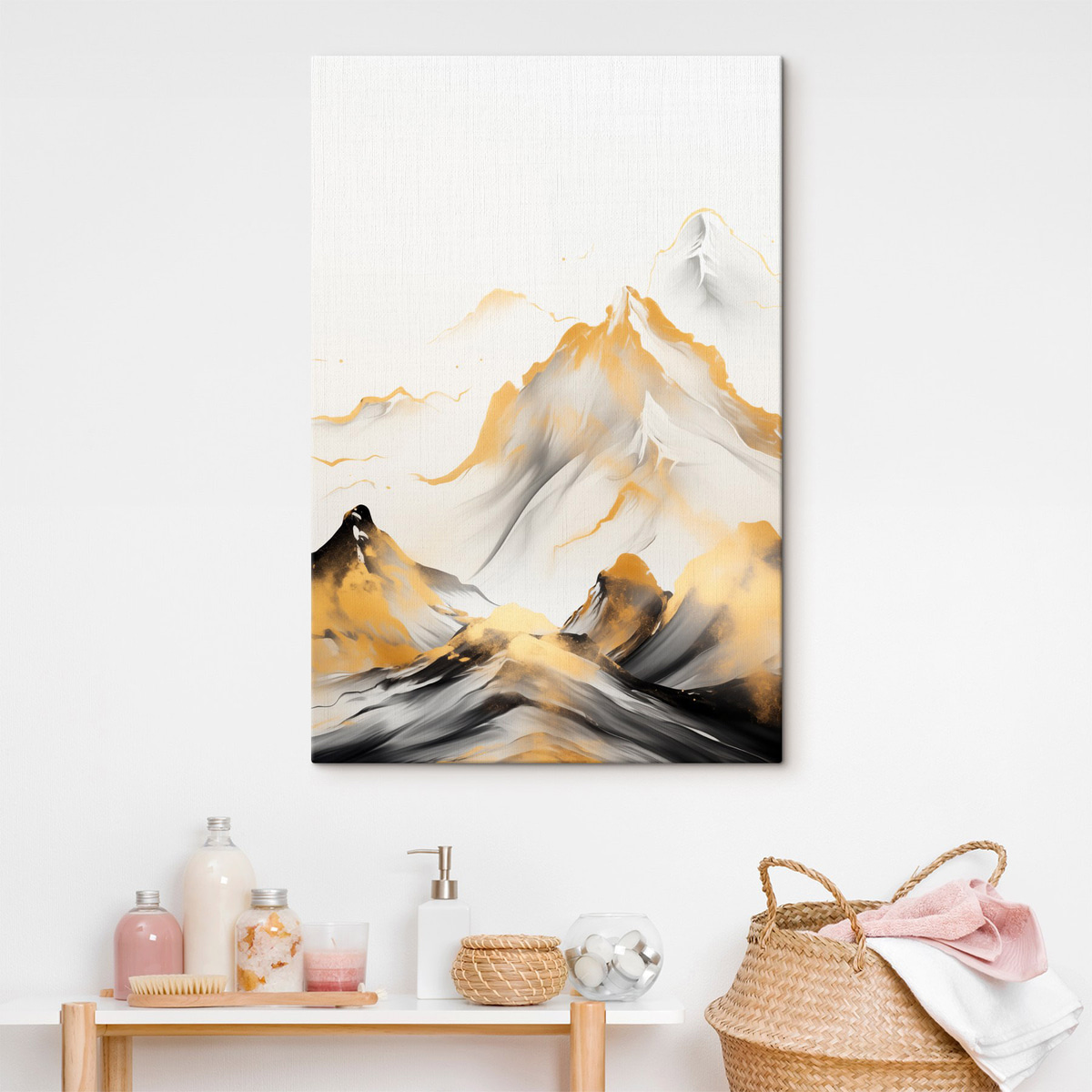 Getextureerde gele en zwarte bergen met besneeuwde toppen, inktwasstijl, minimalistische bergketen — interieur 2
