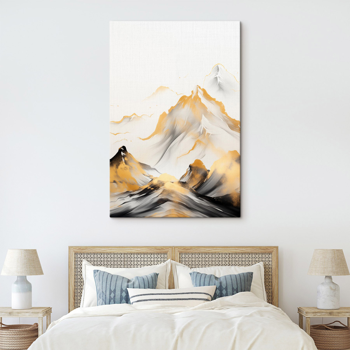 Getextureerde gele en zwarte bergen met besneeuwde toppen, inktwasstijl, minimalistische bergketen — interieur 1