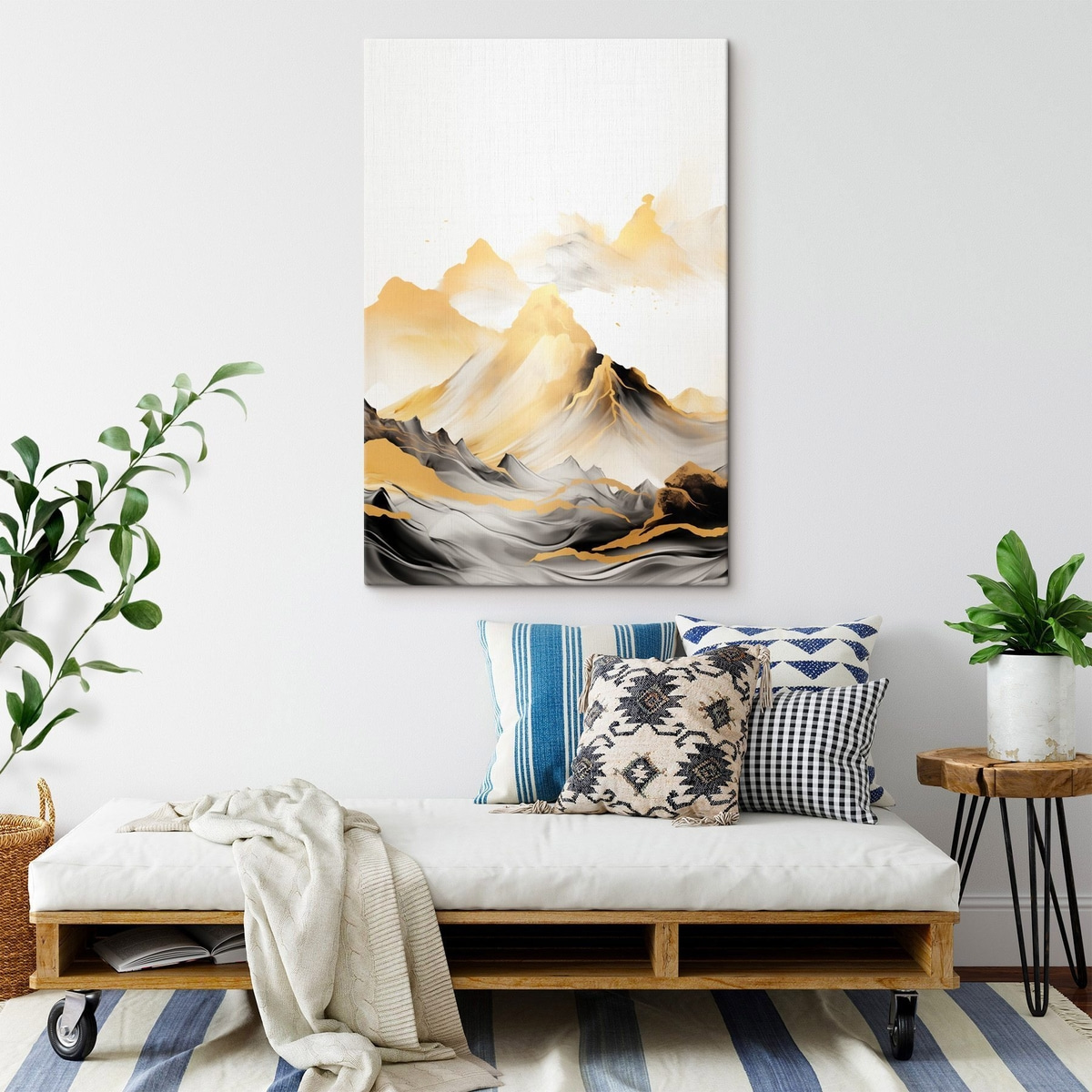 Getextureerde gele en zwarte bergen met besneeuwde toppen, inktwasstijl, minimalistische bergketen — interieur 2