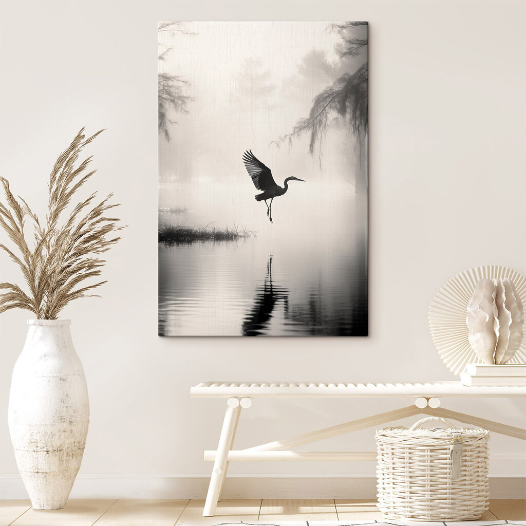 Vogel die over het water vliegt in een interieur