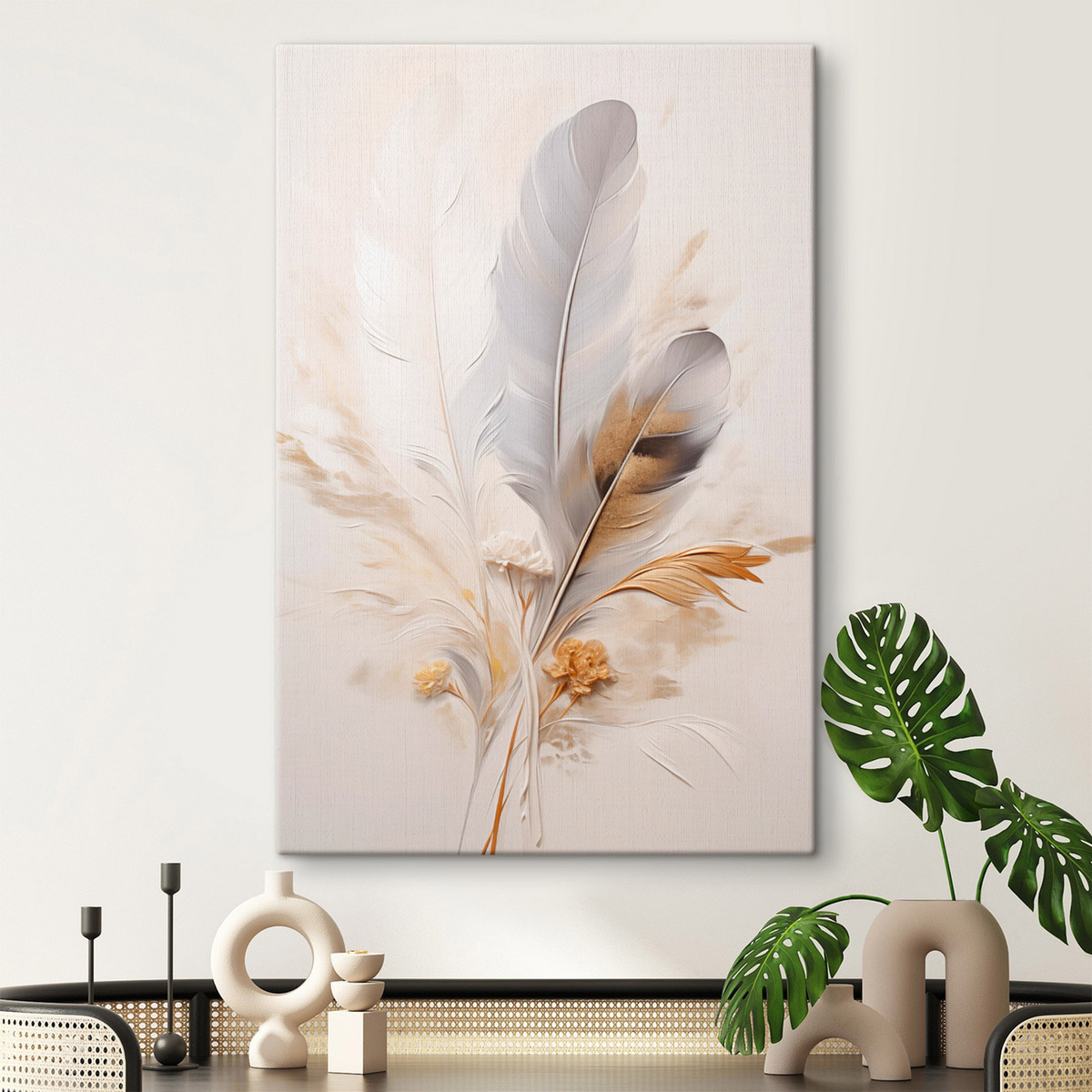 Abstracte veren, omgeven door beige en bruine pluimen, zacht en delicaat, op een lichtbeige achtergrond — interieur 2