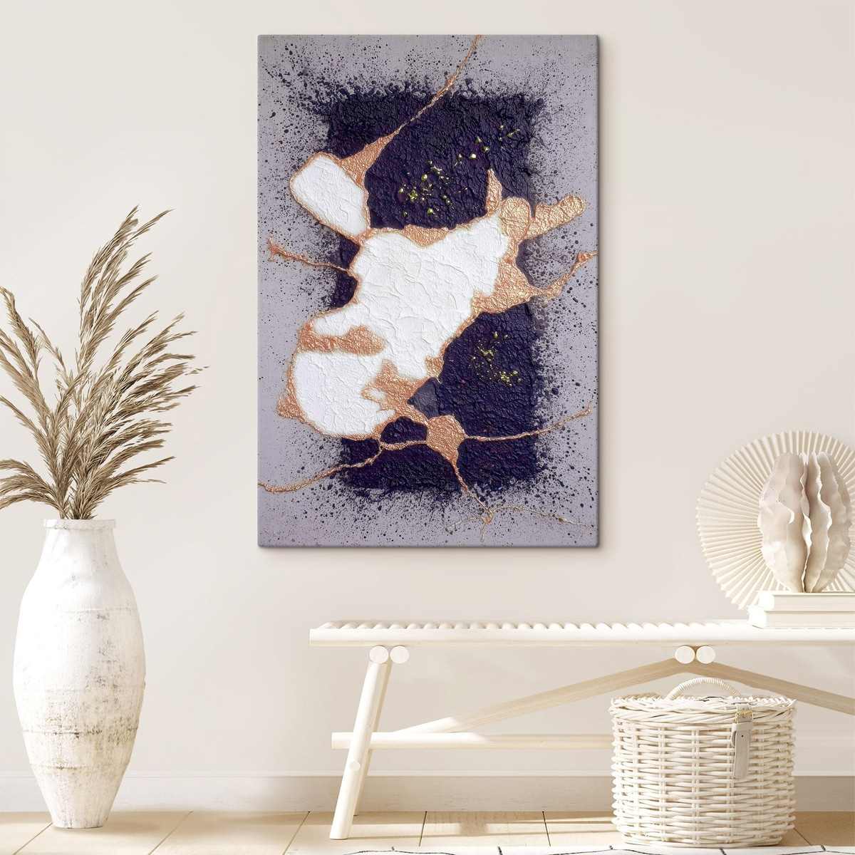 Abstract in paarse en beige tinten met een volumetrisch textuureffect — interieur 3