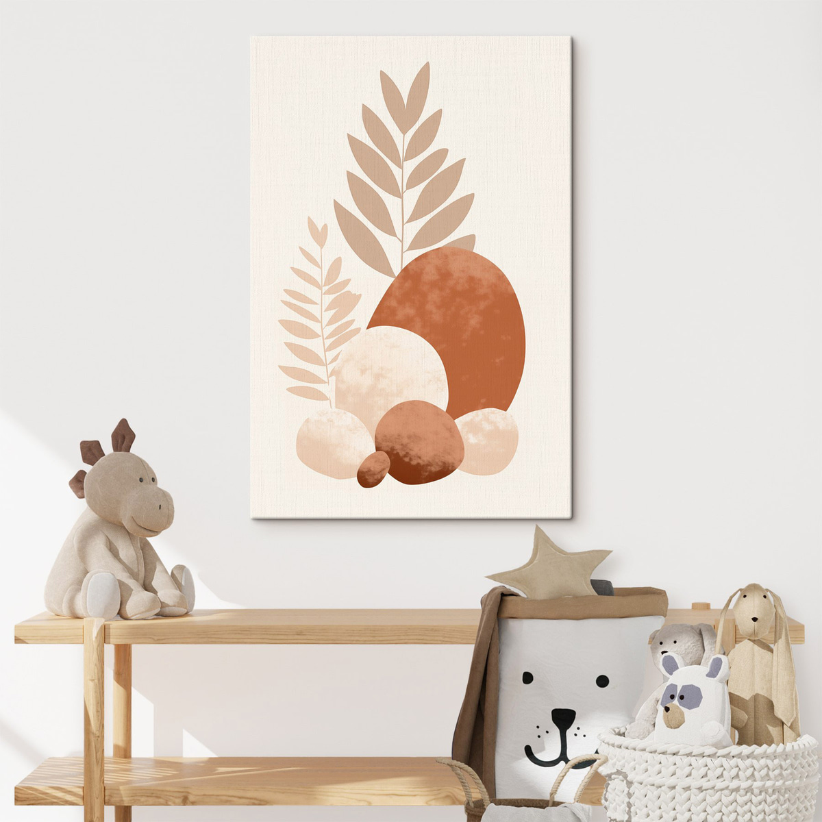 Abstracte vormen, gestructureerde stenen en bladeren in gedempte perzik- en terracottatinten, minimalistisch, crèmekleurige achtergrond — interieur 2