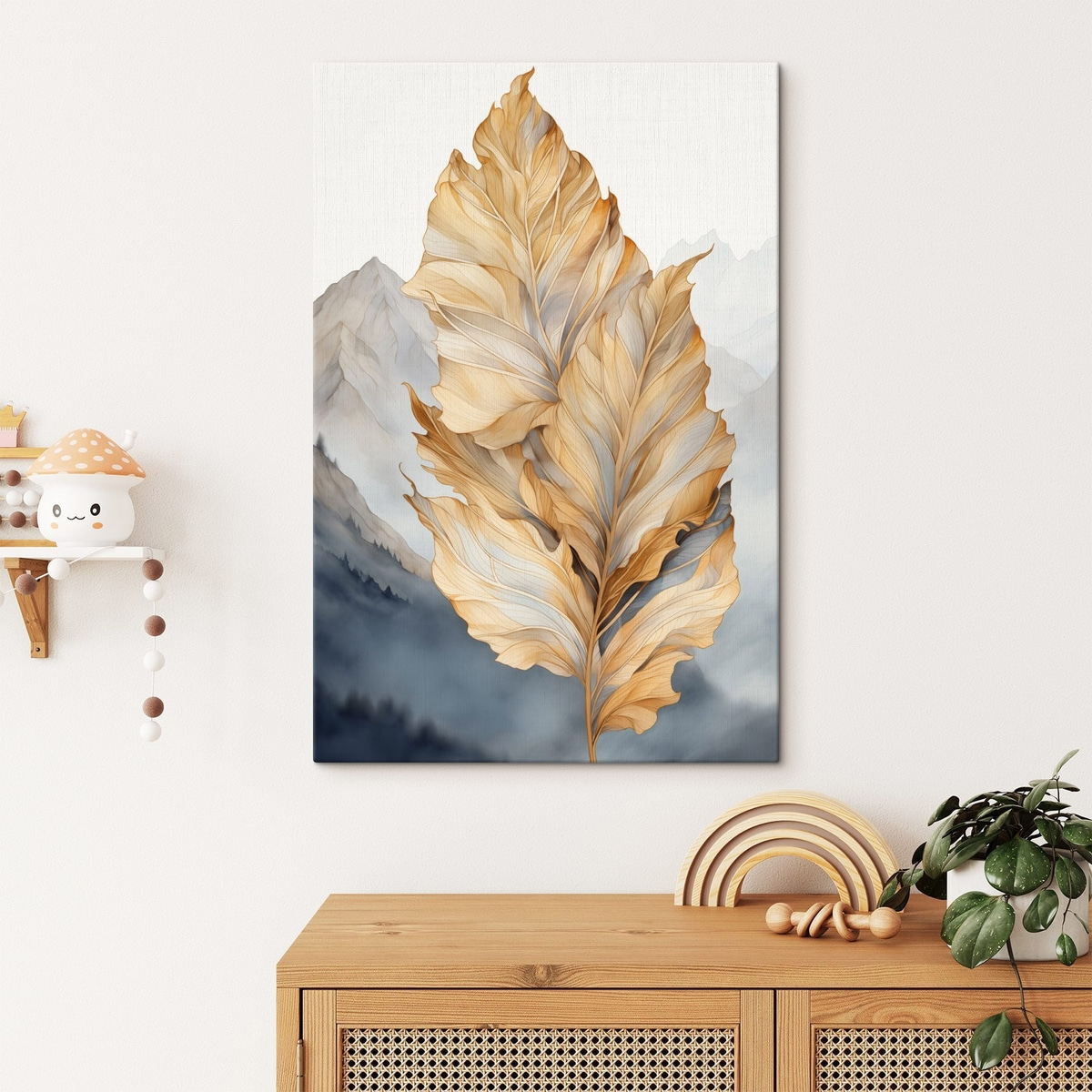 Abstracte grote, gele en bruine bladeren met ingewikkelde details, tegen een berglandschap — interieur 1