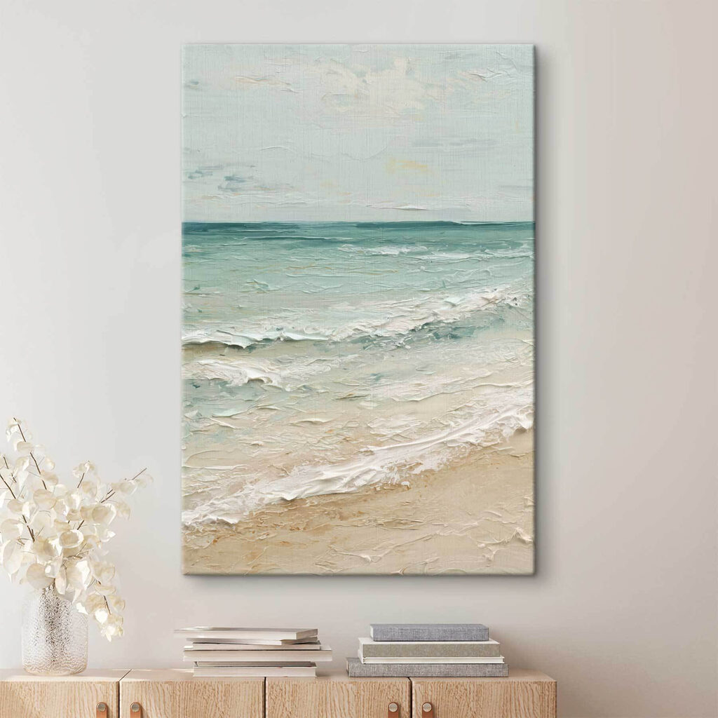 Strand met golven en zand in een interieur