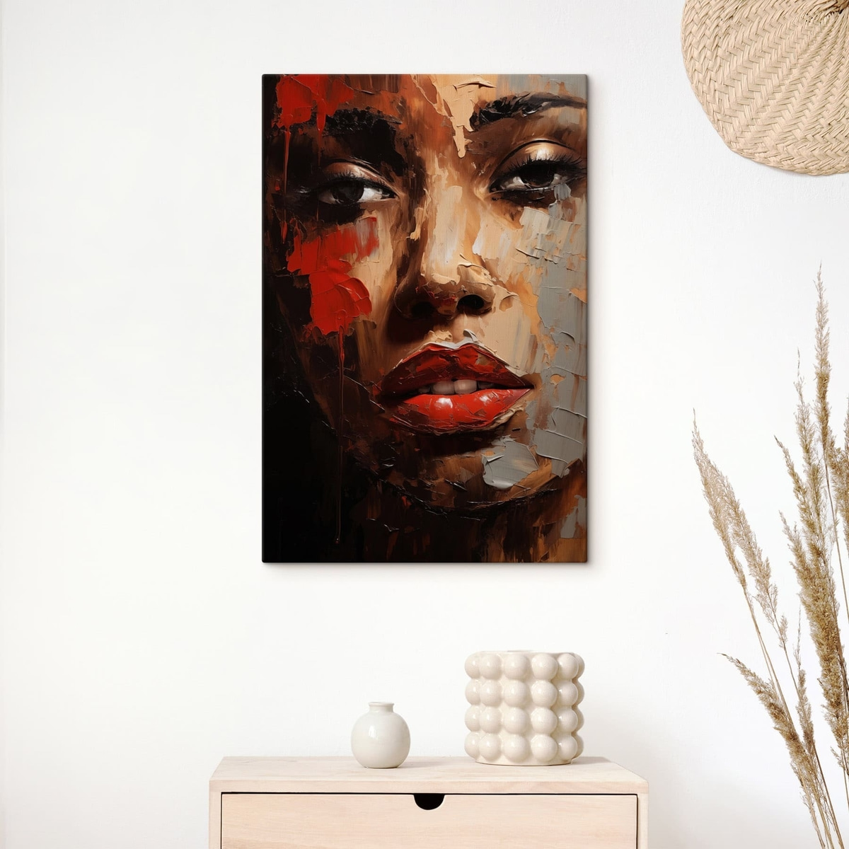 Levendig vrouwenportret met rode accenten — interieur 3
