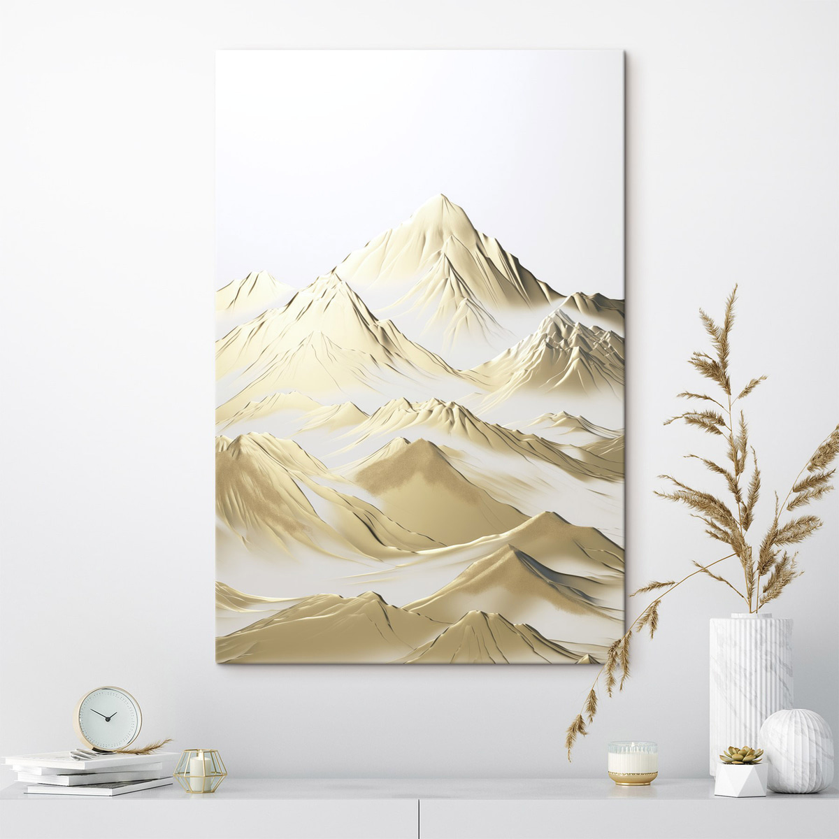 Een landschap van gele, met sneeuw bedekte bergen met scherpe toppen en diepe valleien onder een heldere hemel. — interieur 2