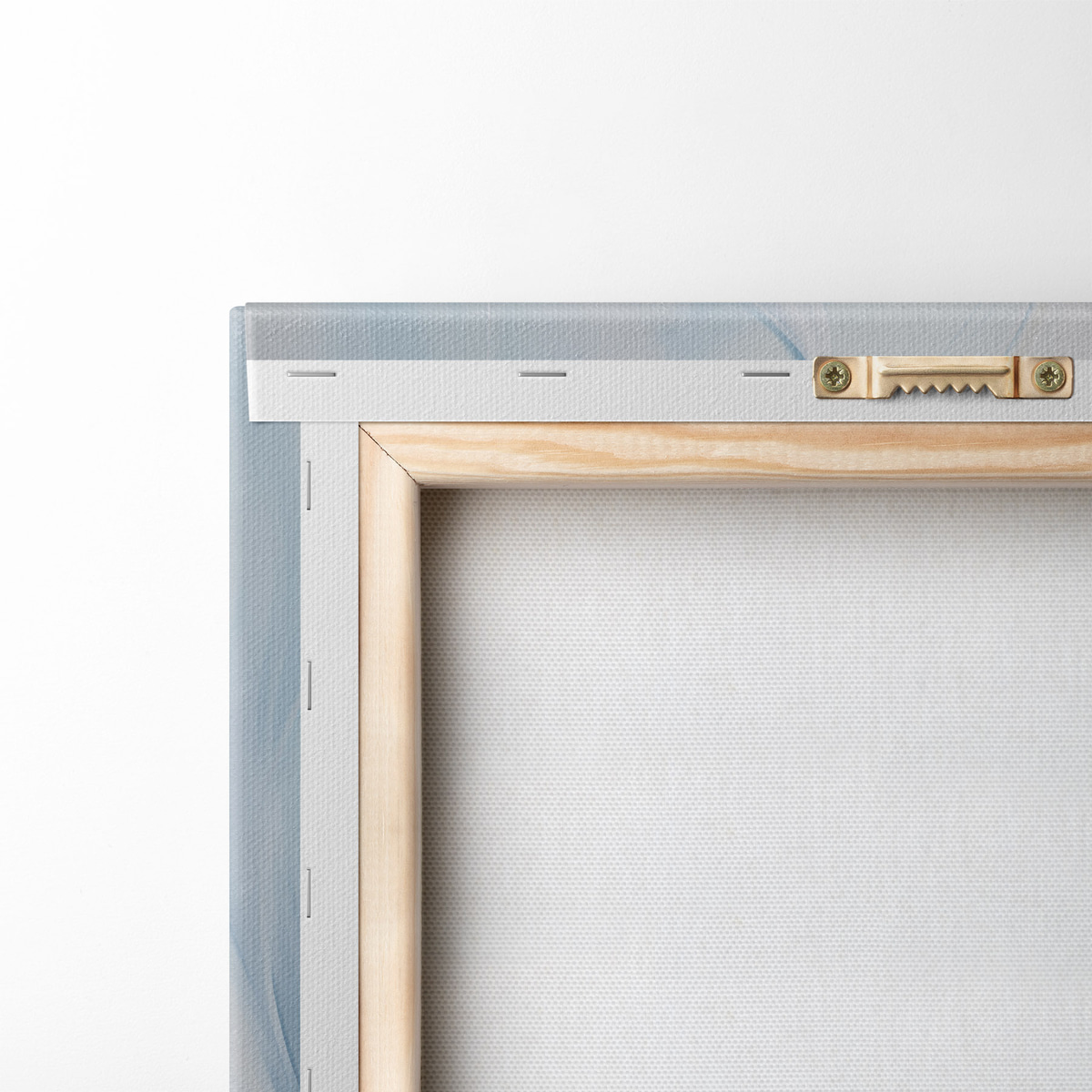 Abstracte, delicate, doorschijnende bloemblaadjes die naar binnen wervelen met zachte verlichting en een schilderachtige textuur. — achterkant
