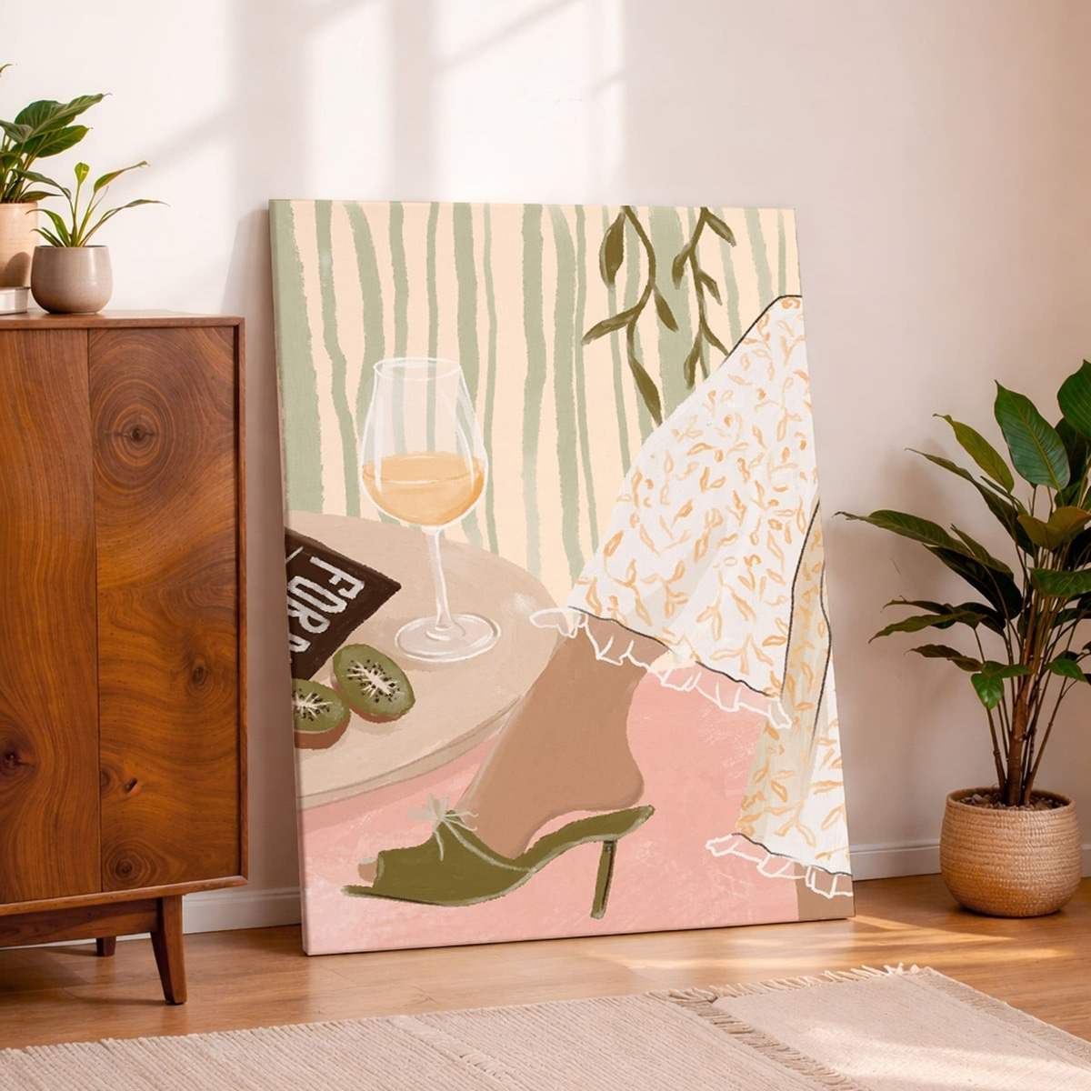 Tafel met wijnglas en kiwi bij jurk — interieur 1